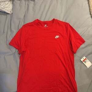 Men's Nike Sportswear Club Tee Color: Red Size: Large